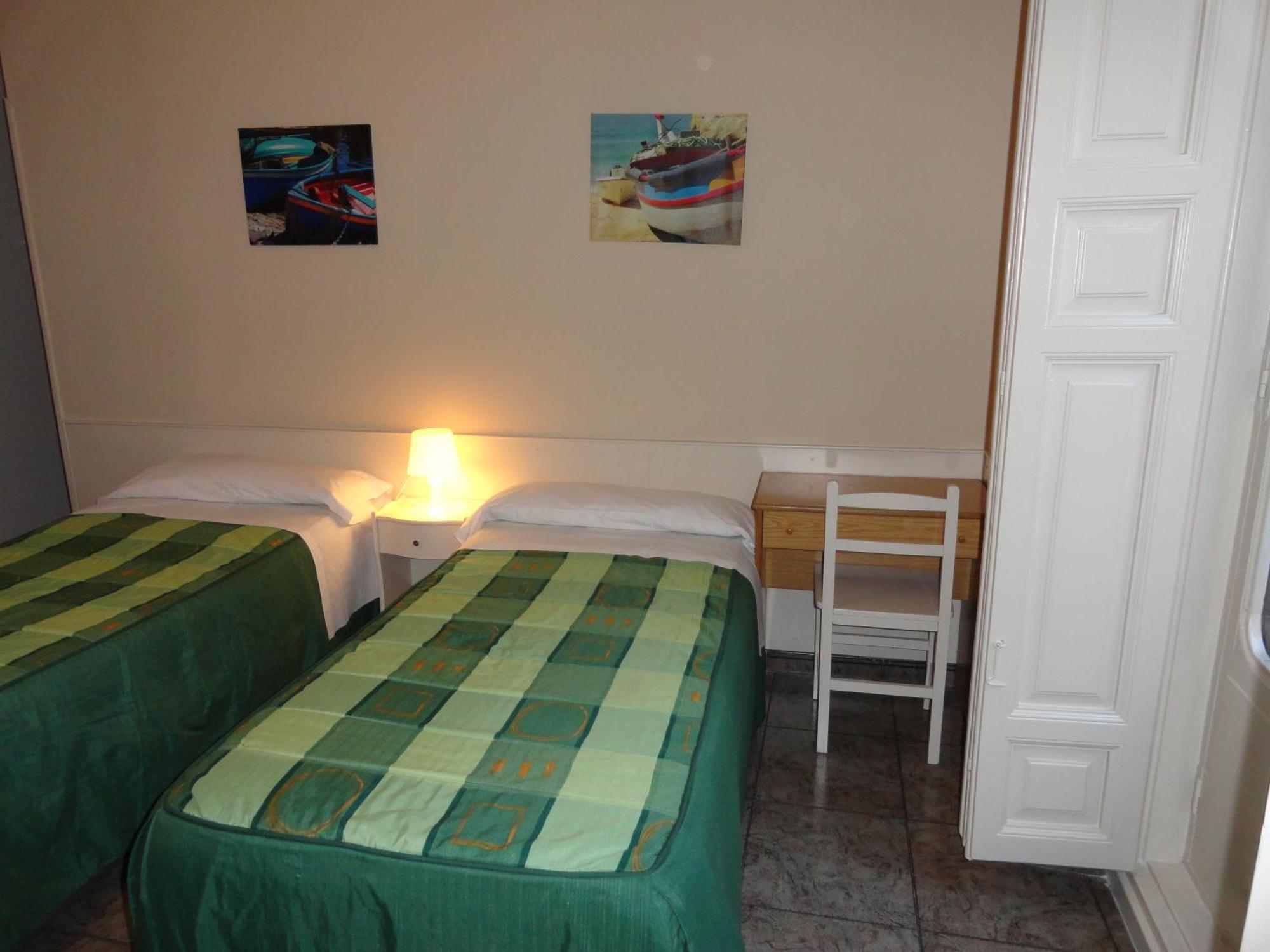 Hostal Alistana Madrid Bagian luar foto