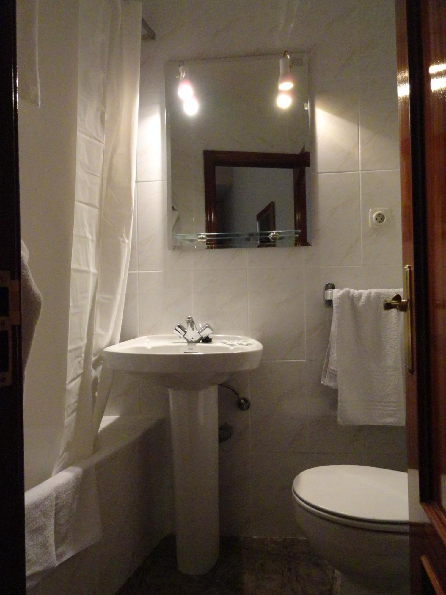 Hostal Alistana Madrid Bagian luar foto