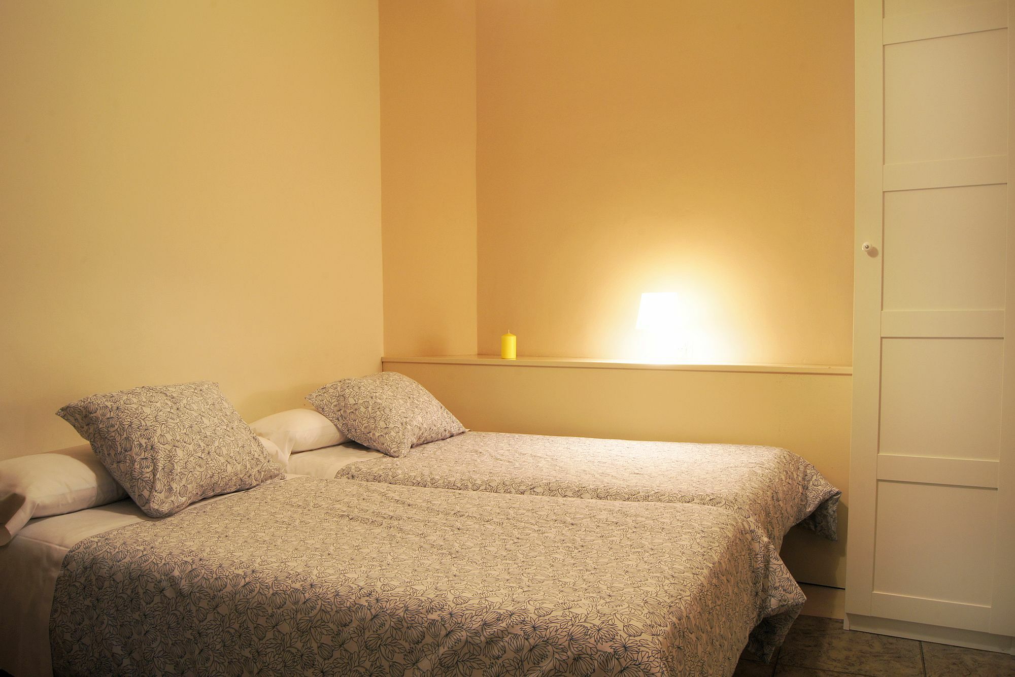 Hostal Alistana Madrid Bagian luar foto