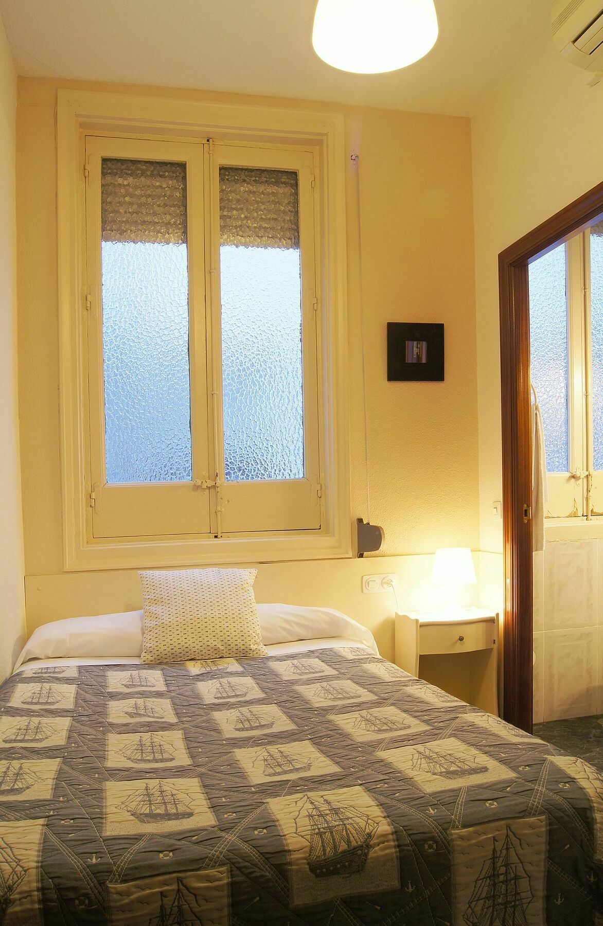 Hostal Alistana Madrid Bagian luar foto