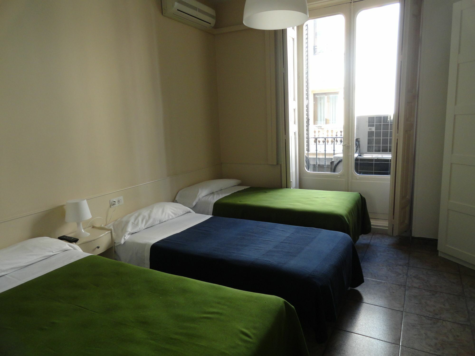 Hostal Alistana Madrid Bagian luar foto