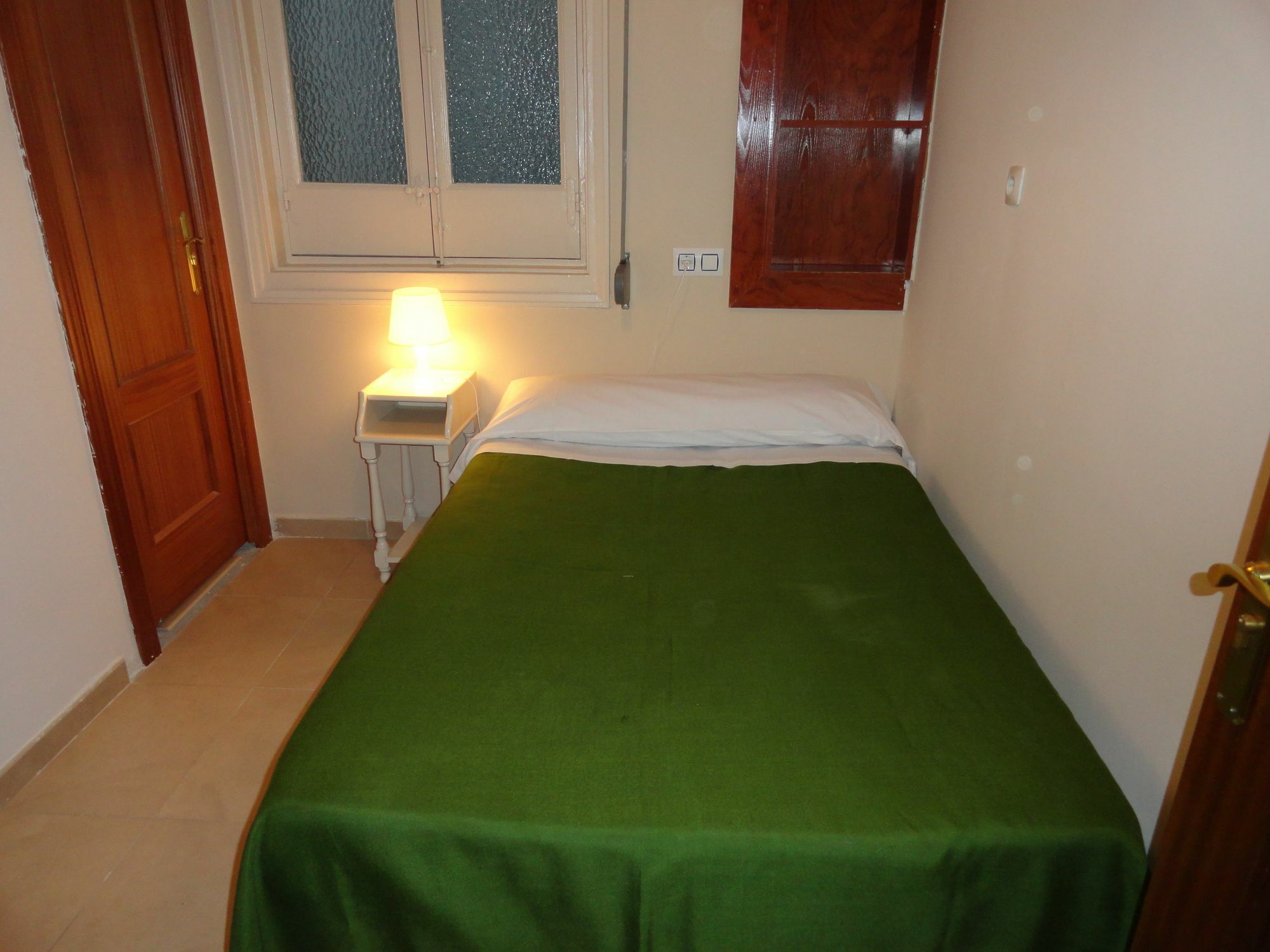 Hostal Alistana Madrid Bagian luar foto