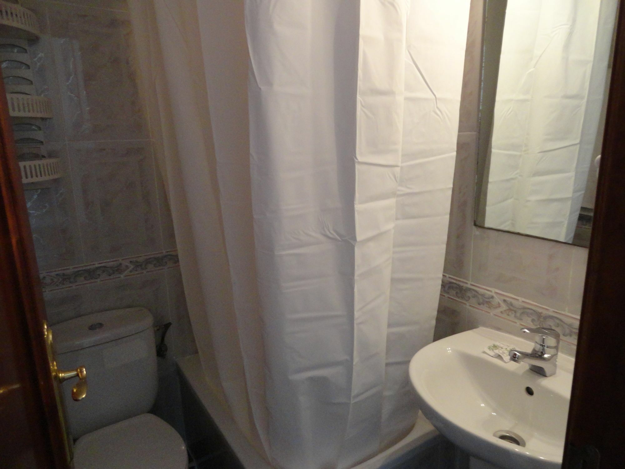 Hostal Alistana Madrid Bagian luar foto
