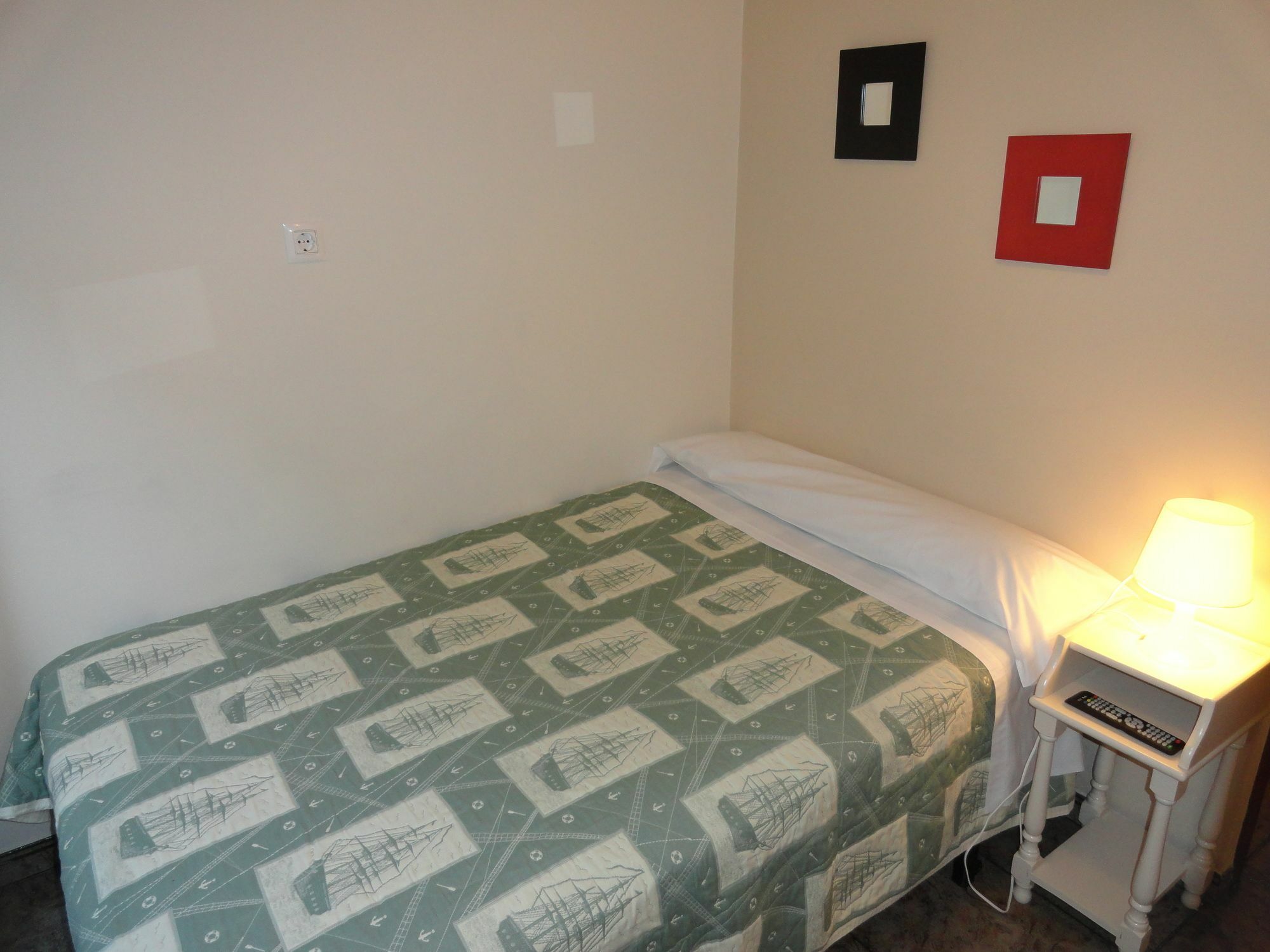 Hostal Alistana Madrid Bagian luar foto